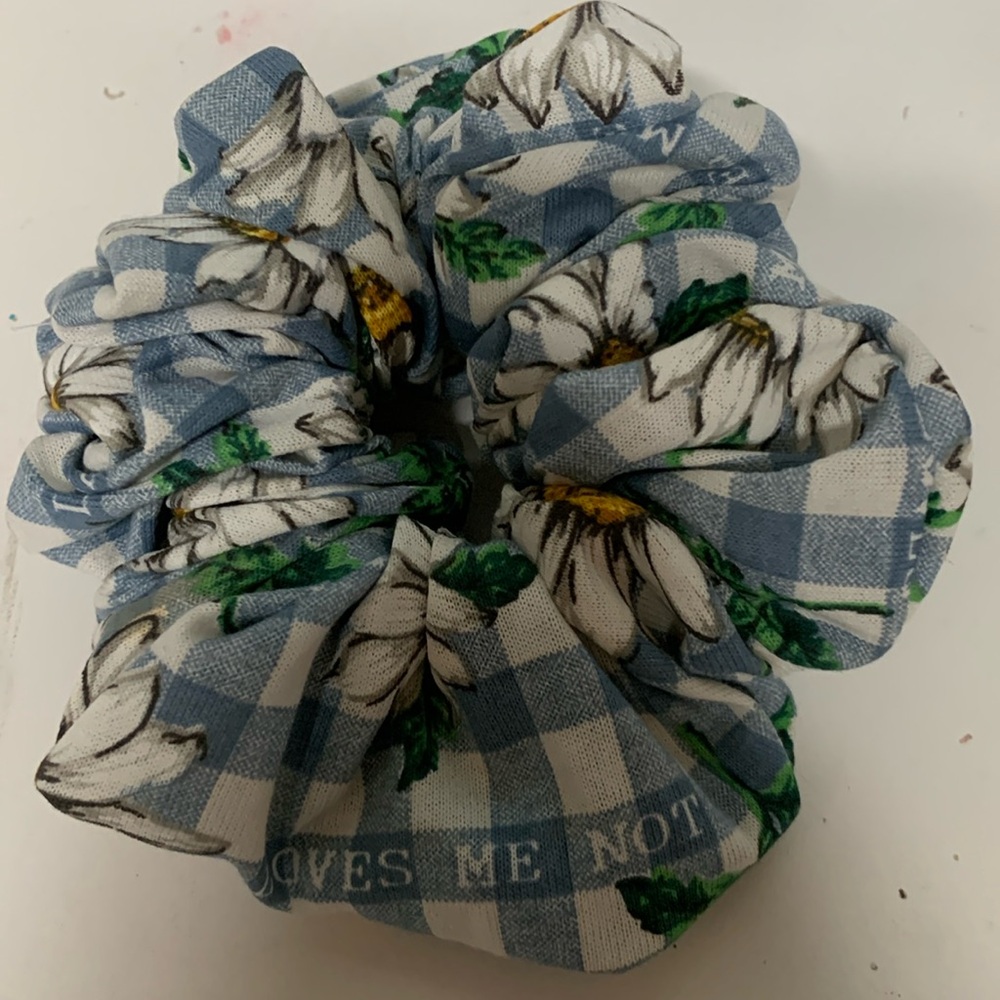 Loves me , Scrunchie white, blue and yellow